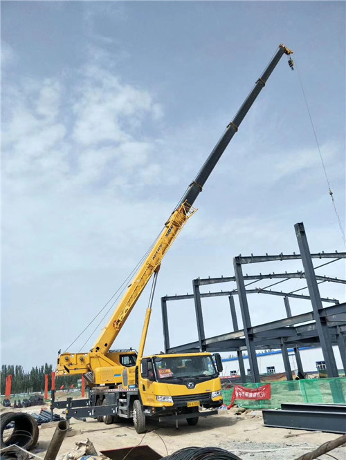 新邱区超高层建筑钢结构吊装案例